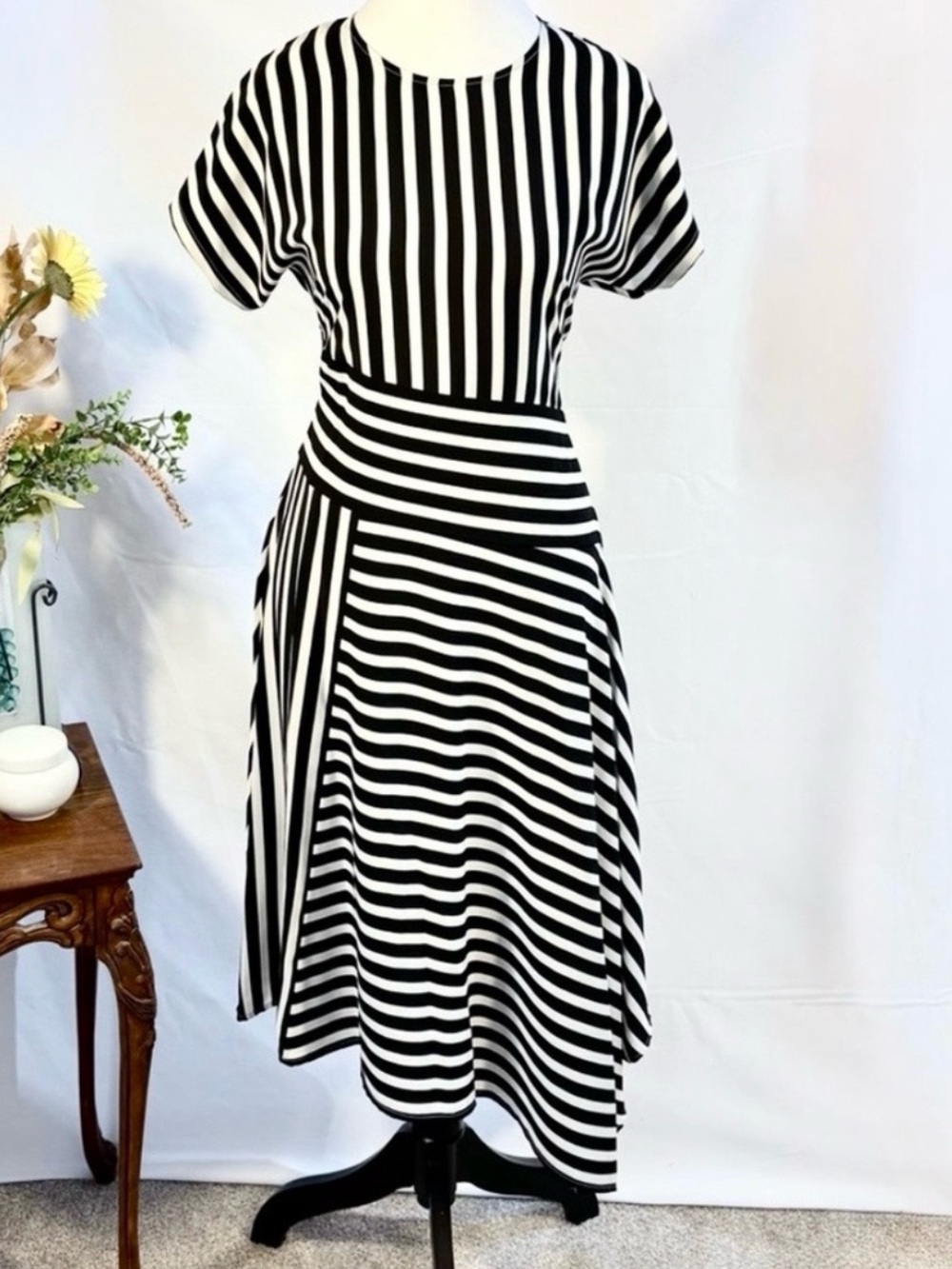 💥Karl Lagerfeld Paris Black White Striped Asymmetrical Midi Dress Sz 4💛